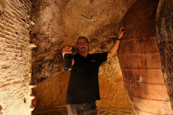 Disfrutando de nuestro vino icono, La Casa de la Seda, con lo que nos cuenta nuestro director técnico Juan José Muñoz